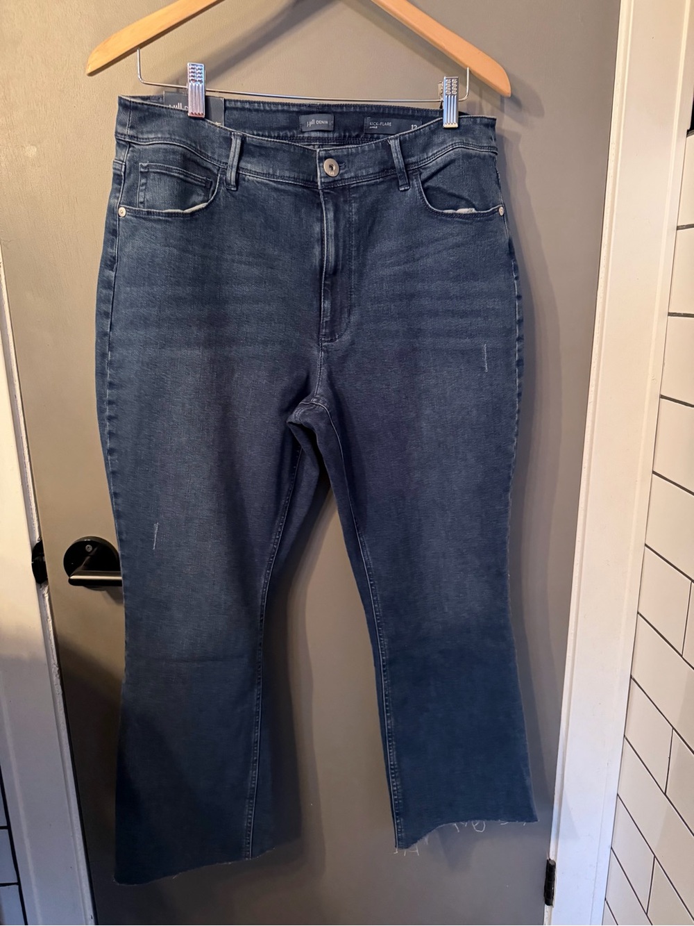 NWT J. Jill Denim Kick-Flare Ankle Jeans Dark Wash Frayed Hem Size 12